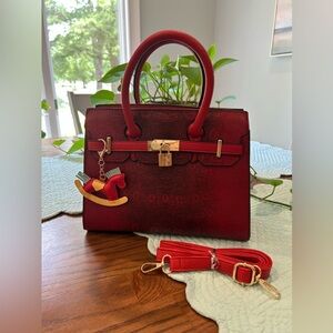 “Wirkin bag” Elegant Red Handbag with Gold Accents